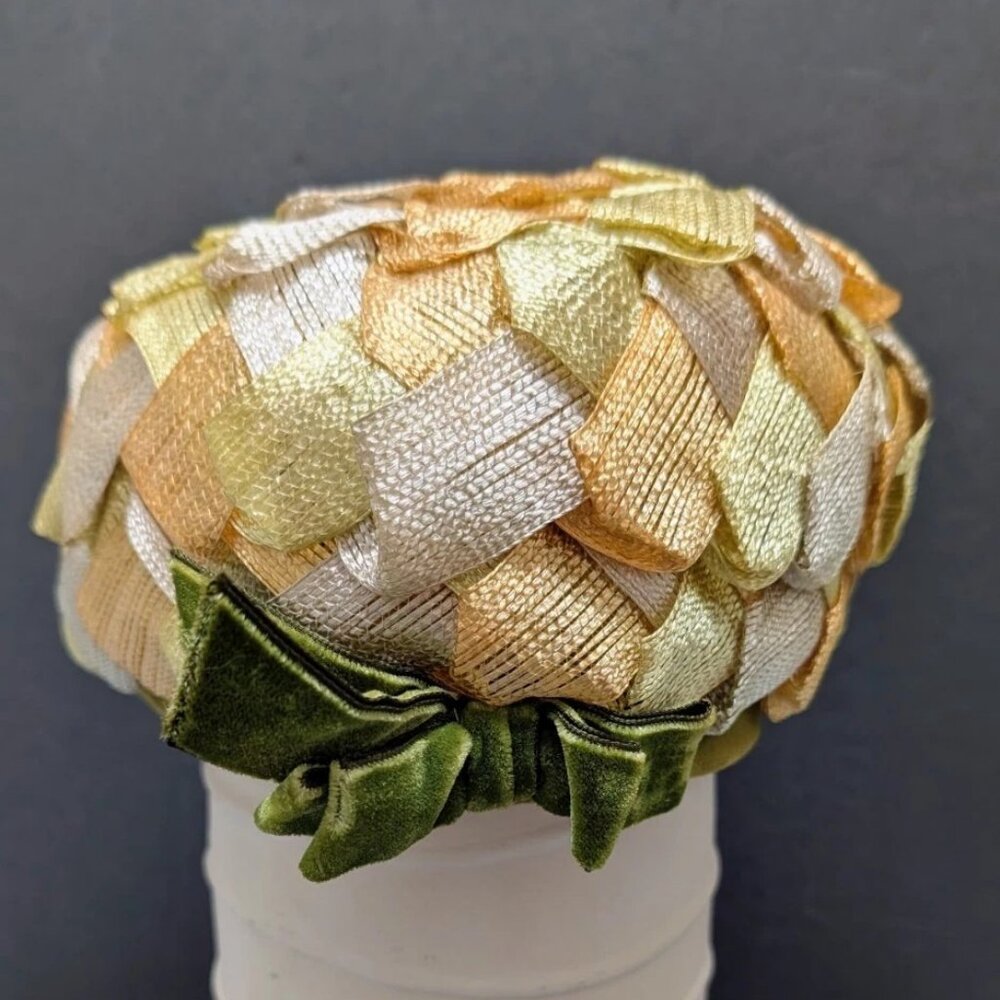Vintage Womens Cloche Pillbox Cellophane Ribbon Green Straw Raffia Hat Mod Gibbe